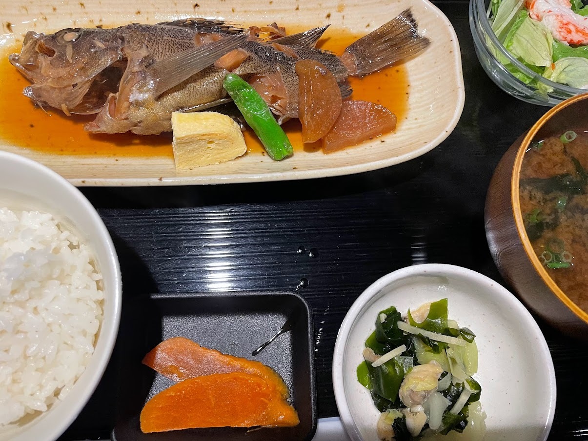 煮魚定食　1,080円（こちらは　チダイです）